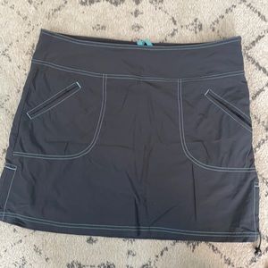 gray Athleta skirt, fits XL